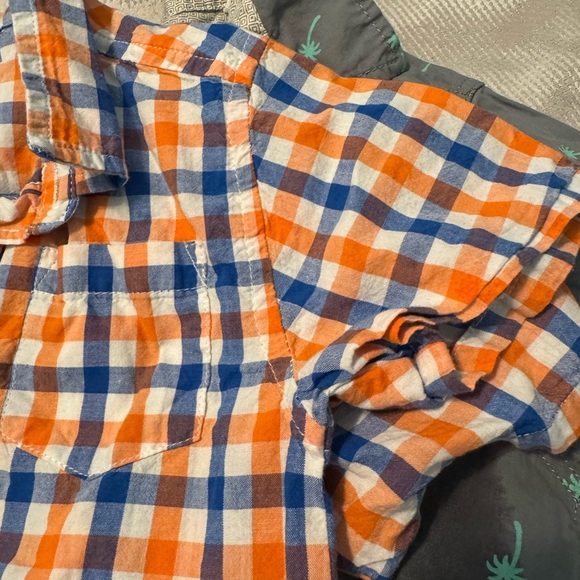 Bundle!! Kids (3) Plaid/ Checkered Short Sleeve Button Downs. Size 4-5 - Picture 4 of 10